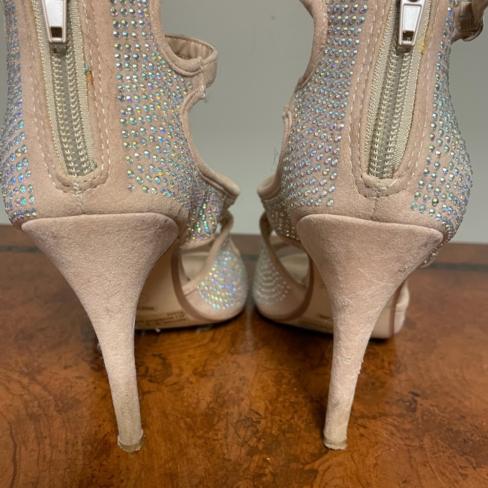 Jeweled Heel - Picture 6 of 9